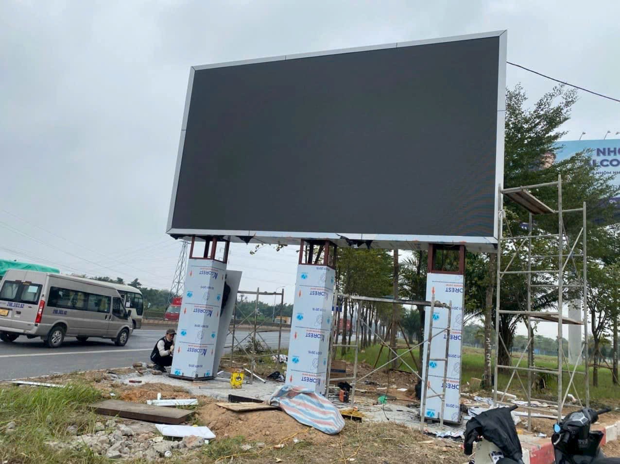 Quá trình Thi Công Màn Hình LED P4 Ngoài Trời Quá trình Thi Công Màn Hình LED P4 Ngoài Trời