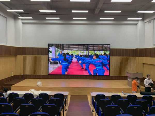màn hình LED giảng đường trường học